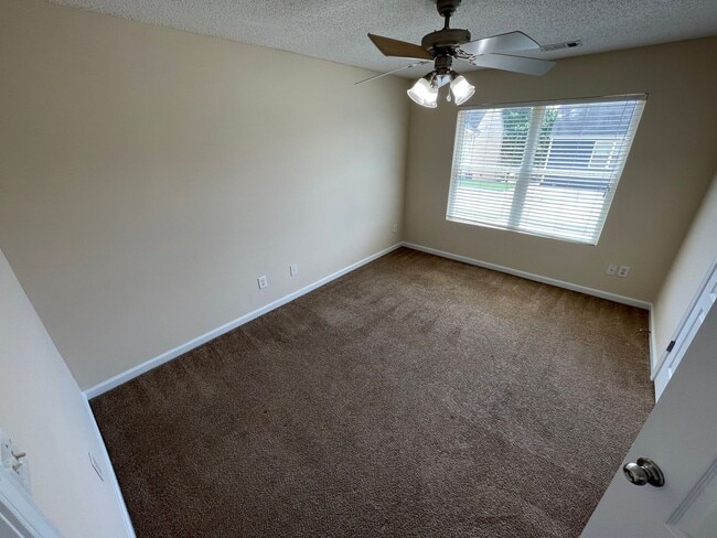 Building Photo - BRIDGEWATER HOME! PRE-LEASING FOR AUGUST 1 2026! 1/2 Off Deposit for a limited time!