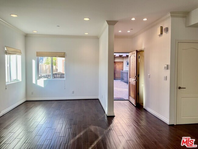 Foto del edificio - 5241 Colodny Dr