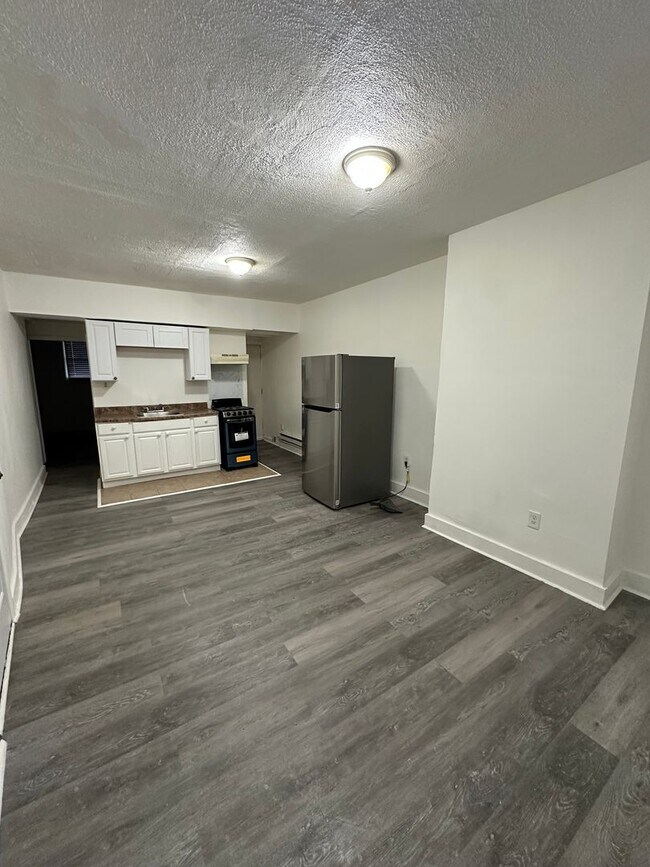 Foto del edificio - Newly renovated First floor 1 bedroom available