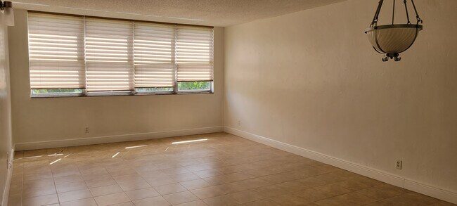 Foto del edificio - 9001 SW 77th Ave