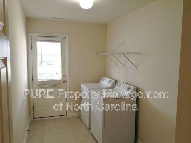 Building Photo - 977 Tiger Ln