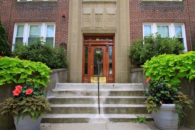 Foto del edificio - Beautiful 1Br/1Bth apartment! Heat/Hot Water inc.  Must see!
