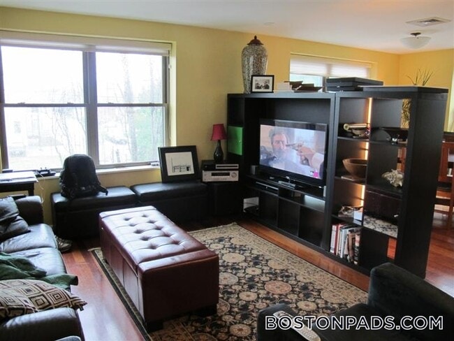 Building Photo - 197 Sidney St