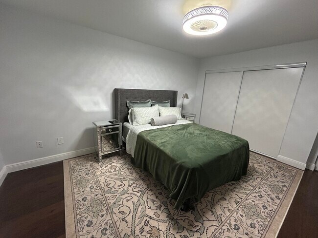 Foto del edificio - 1050 Crystal Way