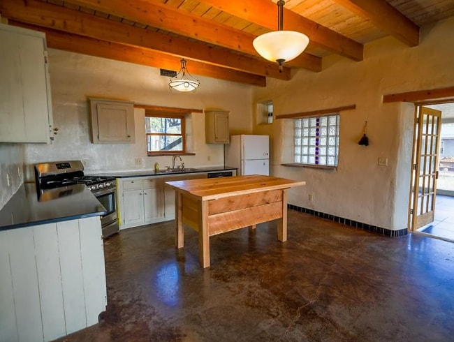 Building Photo - 267 Gallina Cyn Rd
