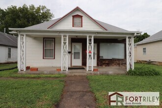 Building Photo - 1212 N Washington St