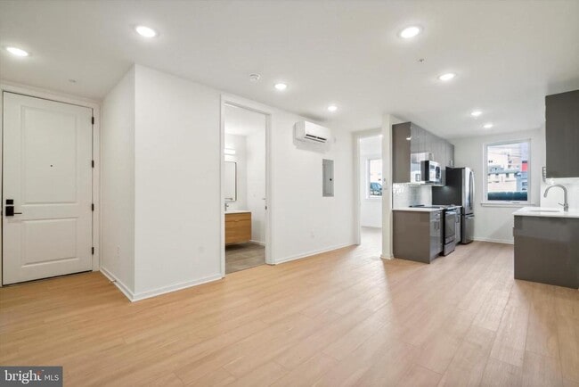 Building Photo - 225 N 12th St