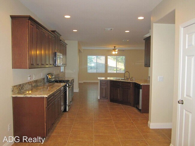 Foto del edificio - 4 br, 3.5 bath House - 1416 Crystal Rainey...