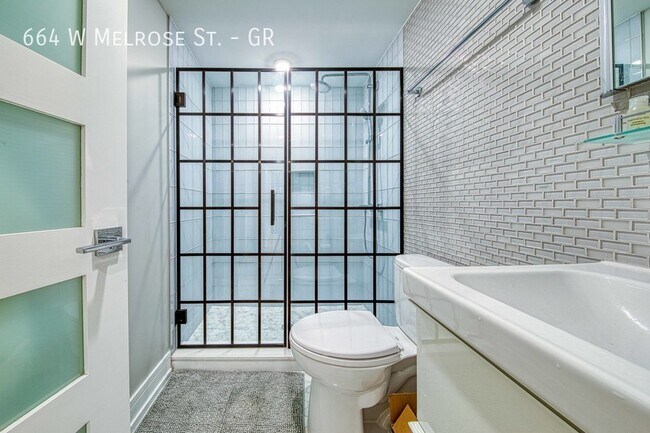 Building Photo - Luxury 1 Bedroom Garden Unit in Fantastic ...