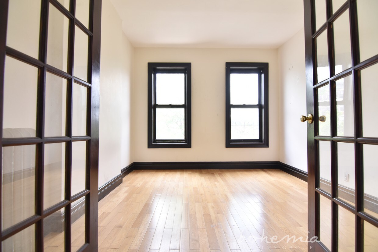 Primary Photo - 410 Lenox Ave