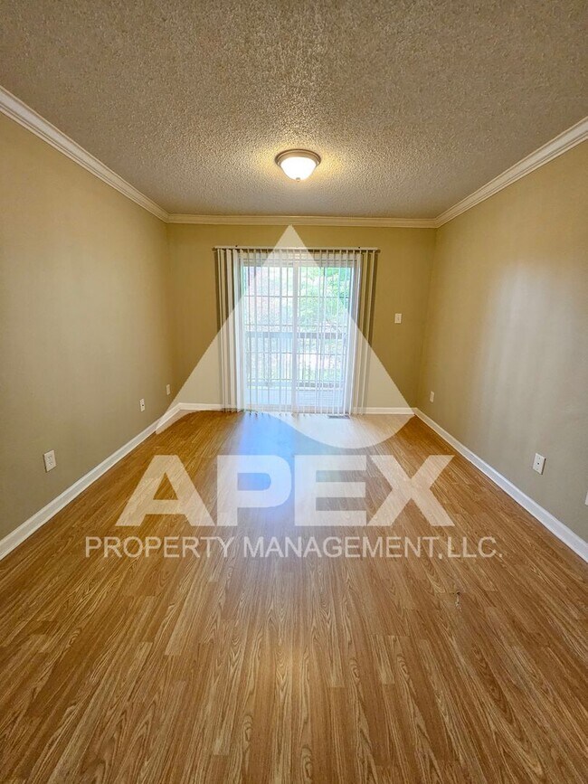 Foto del edificio - MOVE-IN SPECIAL!! NO RENT UNTIL APRIL! - 3 Bd | 2 Ba Top Floor Condo in West Knoxville!