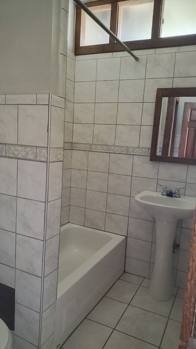 Building Photo - Charming 1 bedroom Apartment in Sherman Hill!