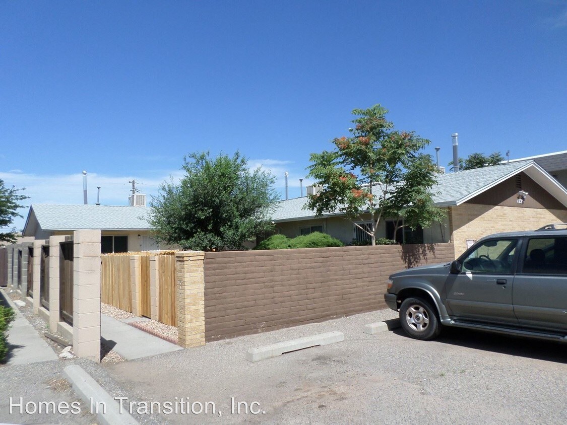 Foto principal - 1725 Paisano St NE