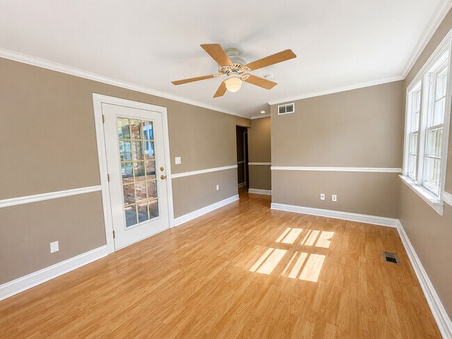 Foto del edificio - 21365 W Ridge Rd