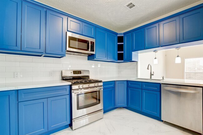 Building Photo - 11840 Spring Grove Dr