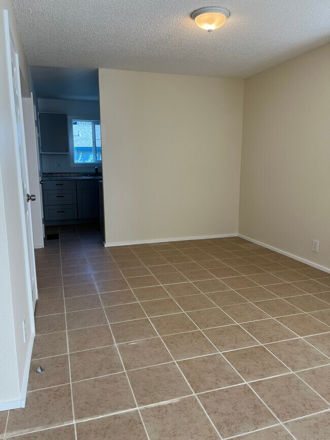 Building Photo - 2535 Oriole Dr