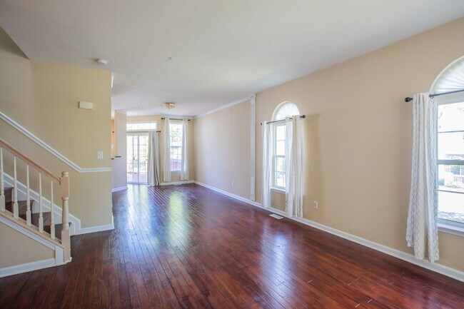 Building Photo - Lovely 3 BR/2 Full BA & 3.5 Half BA EOG To...