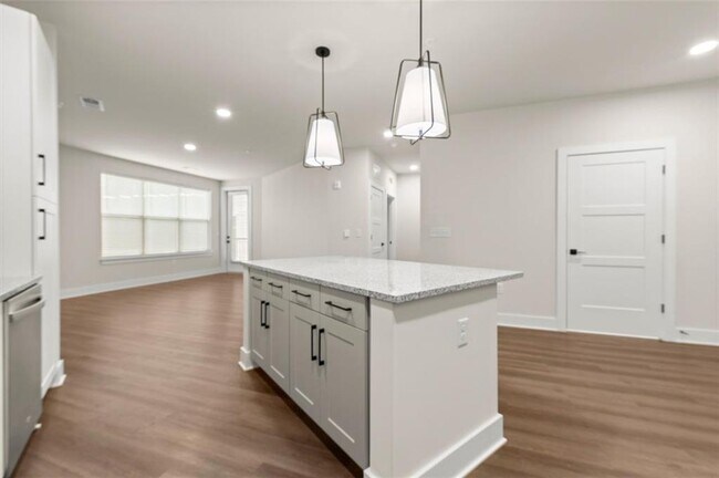 Foto del edificio - 2648 Sandy Plains Rd