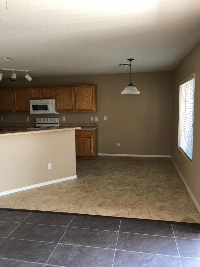 Building Photo - 22821 W Cantilever St