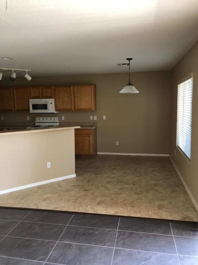 Foto del edificio - 22821 W Cantilever St