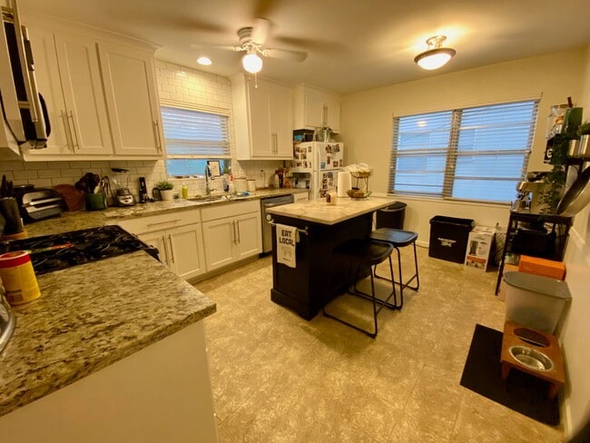 Building Photo - 7622-7624 MAIN STREET