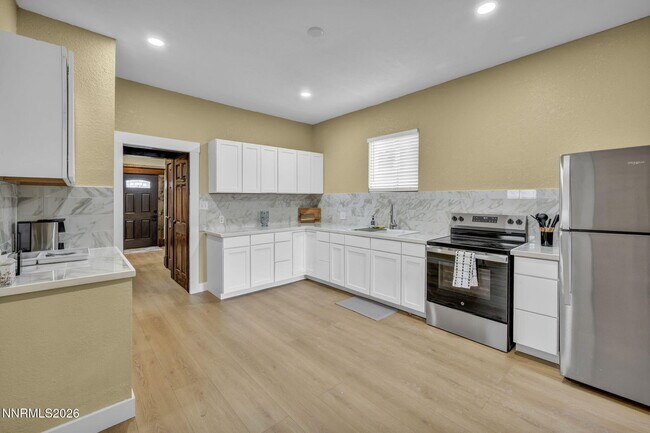 Foto del edificio - 33 W 8th St