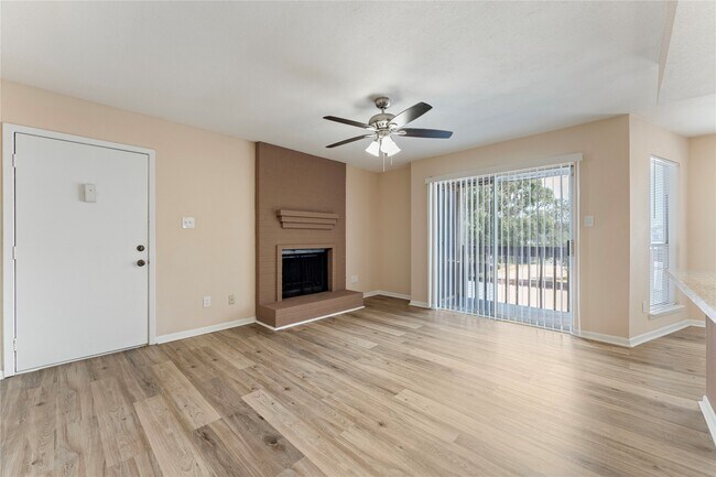 Foto del edificio - 3919 Fairmont Pkwy
