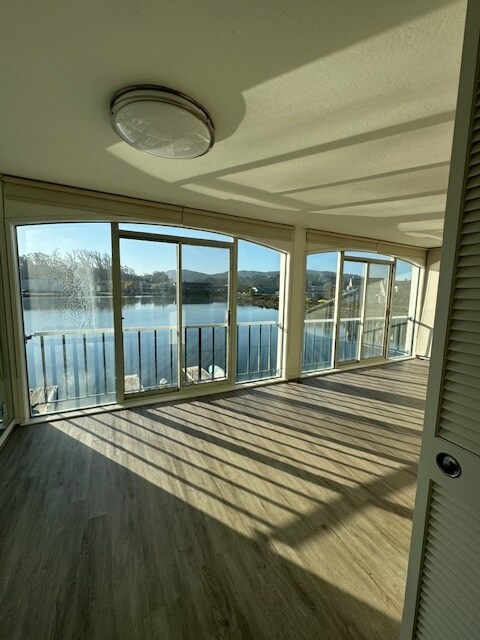Foto del edificio - 5223 Shelter Bay Ave