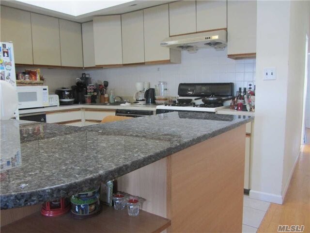 Foto del edificio - 25-56-56 120th St
