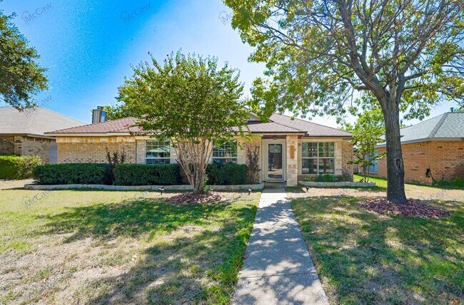 Foto del edificio - Spacious 4-bed 2-bath home in Dallas!