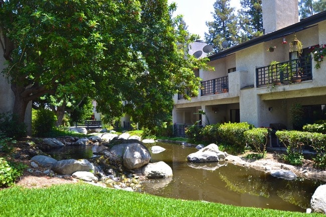 Building Photo - 5714 Skyview Way