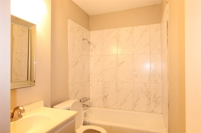 Foto del edificio - 3111 Long Meadow Dr