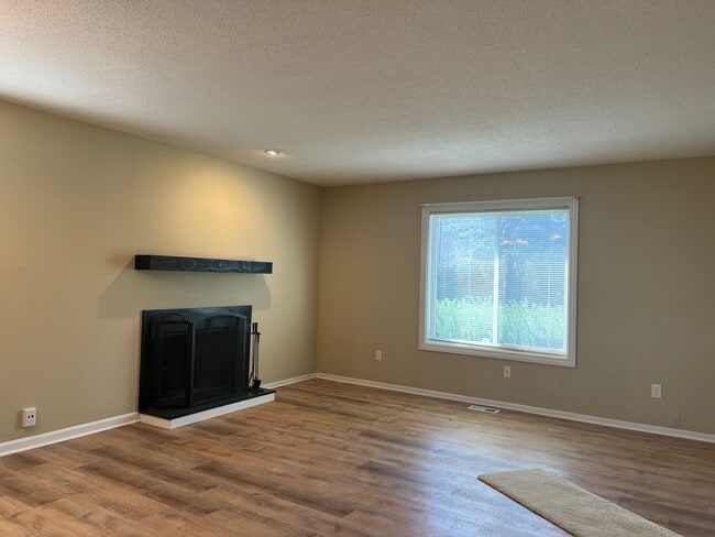 Building Photo - 5804 Ryewyck Dr