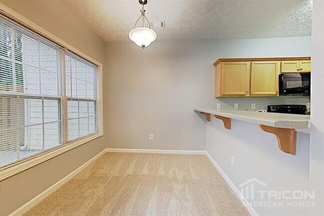 Foto del edificio - 6693 Evans Trce