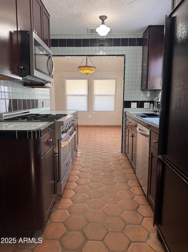 Foto del edificio - 1509 E Cheery Lynn Rd