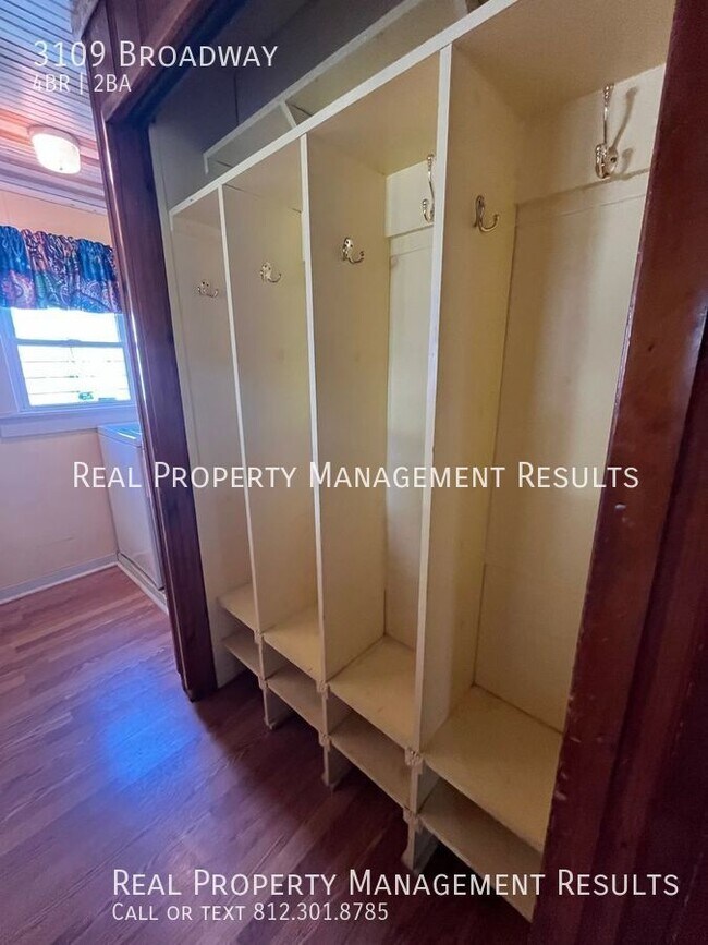 Foto del edificio - 4 Bedroom, 2 Bath House West Side near USI