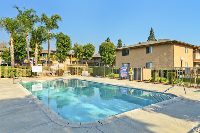 Piscina - Dakota Creek Apartment Homes