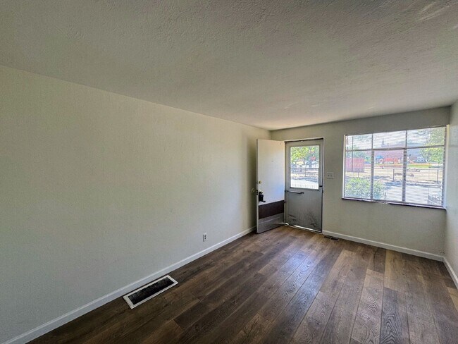 Foto del edificio - 9285 E 14th Ave