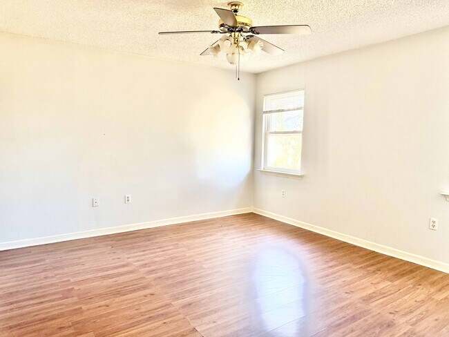 Foto del edificio - 11151 Stanley Aubin Pl