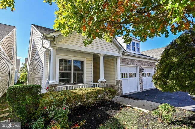 Foto del edificio - 8405 Mountain Larkspur Dr