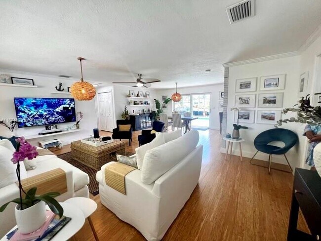 Foto del edificio - 220 SE 9th St