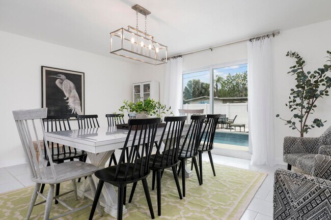 Building Photo - "Lovely 4 Bedroom 3 bath in Sarasota Florida"