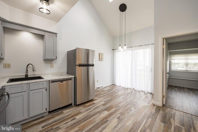 Building Photo - 2402 Bridgewater Ct