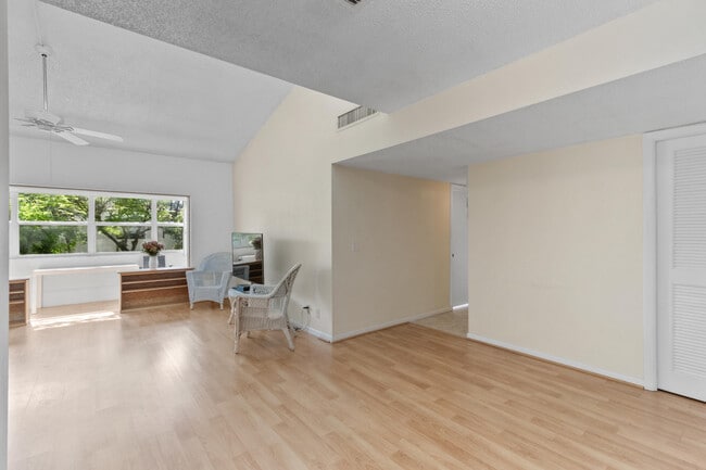 Foto del edificio - 2651 Boundbrook Blvd