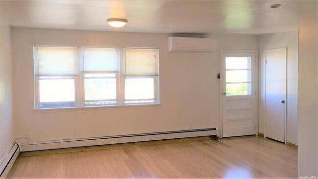 Foto del edificio - 2128 E 70th St