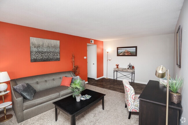 2BR, 1BA - 953 SF - Auburn Place