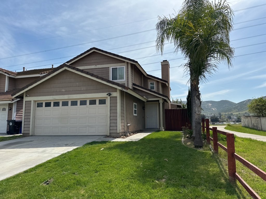Primary Photo - Stunning 5 Bedroom Rental Home with 2 Full...