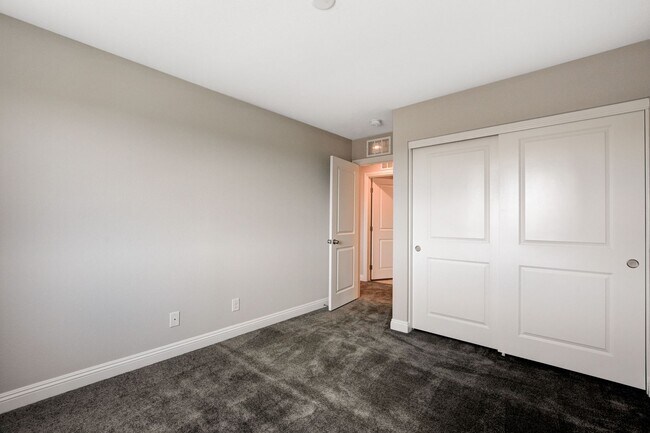 Foto del edificio - Stylish 3-Bedroom Home with Upgraded Kitch...