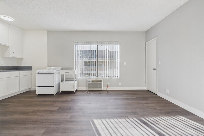 Foto del edificio - Cedar Court Apartments