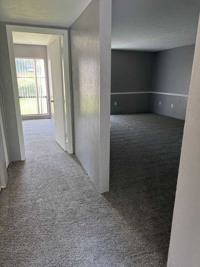 Building Photo - LEASE NOW AND ENJOY 50% OFF 2ND MONTH! Spa...